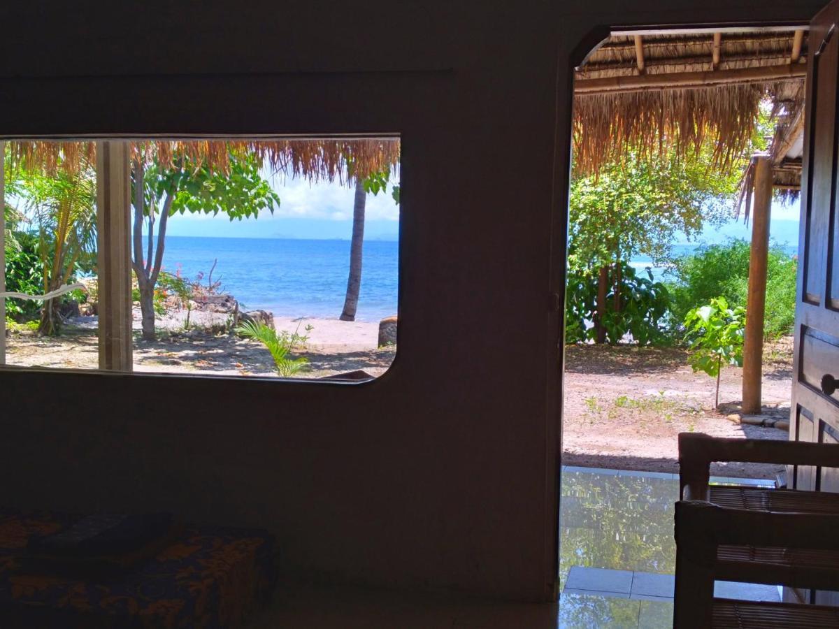 East Lombok Dive Hotel - 3 Private Rooms On The Beach With Seaview & Scuba Diving Center Labuhan Pandan エクステリア 写真