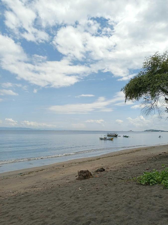 East Lombok Dive Hotel - 3 Private Rooms On The Beach With Seaview & Scuba Diving Center Labuhan Pandan エクステリア 写真