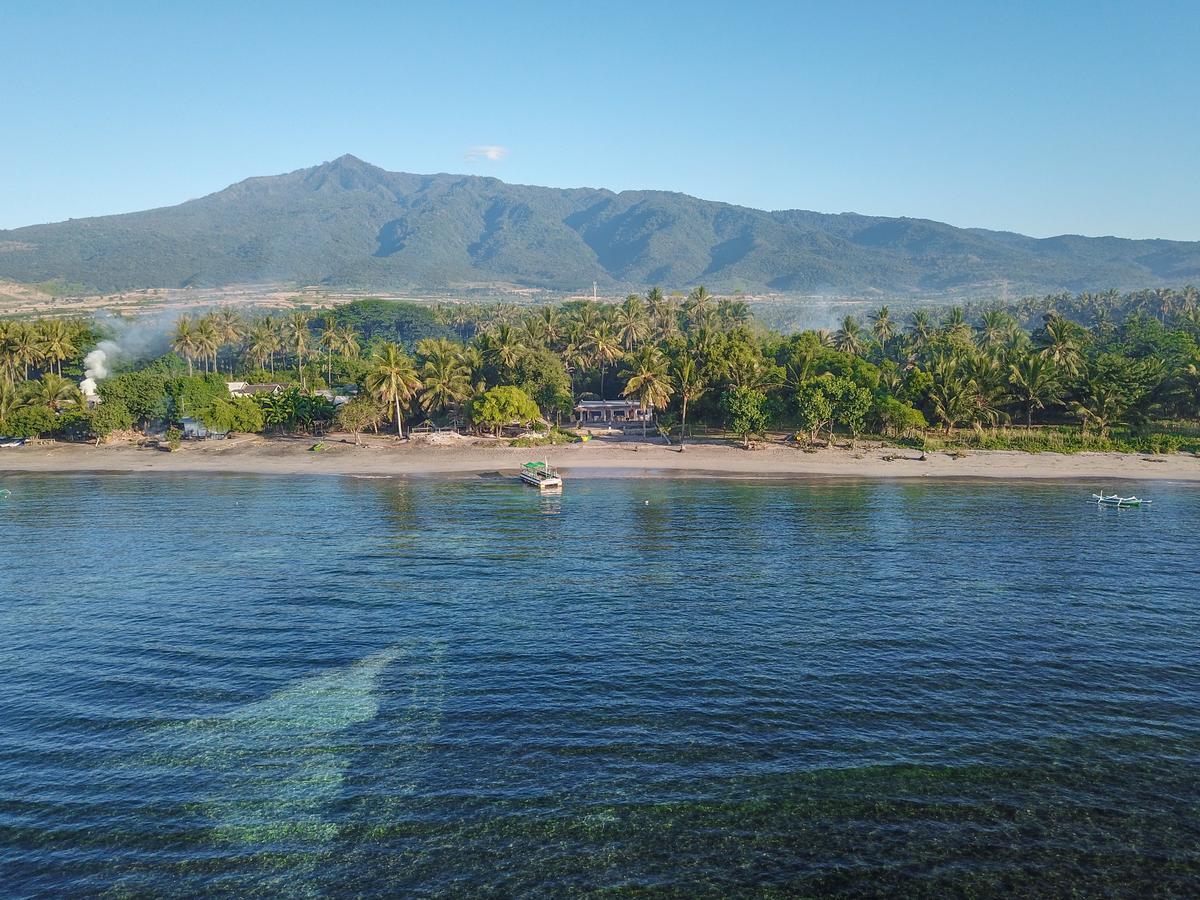 East Lombok Dive Hotel - 3 Private Rooms On The Beach With Seaview & Scuba Diving Center Labuhan Pandan エクステリア 写真