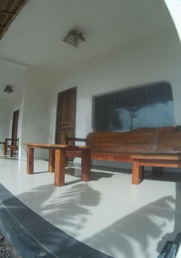 East Lombok Dive Hotel - 3 Private Rooms On The Beach With Seaview & Scuba Diving Center Labuhan Pandan エクステリア 写真