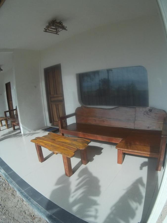 East Lombok Dive Hotel - 3 Private Rooms On The Beach With Seaview & Scuba Diving Center Labuhan Pandan エクステリア 写真